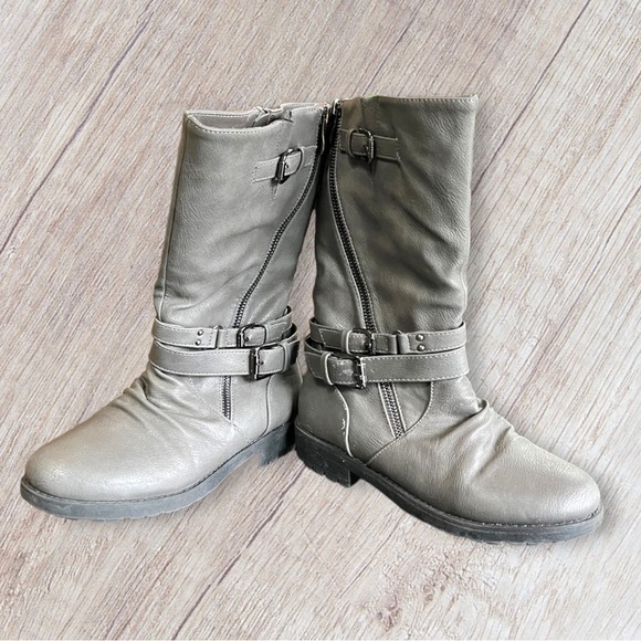 🟢5/$25  Dream pairs Gray Boots 4 - Picture 3 of 16